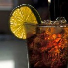 Горілка з колою – забійне поєднання американського і вітчизняного напоїв